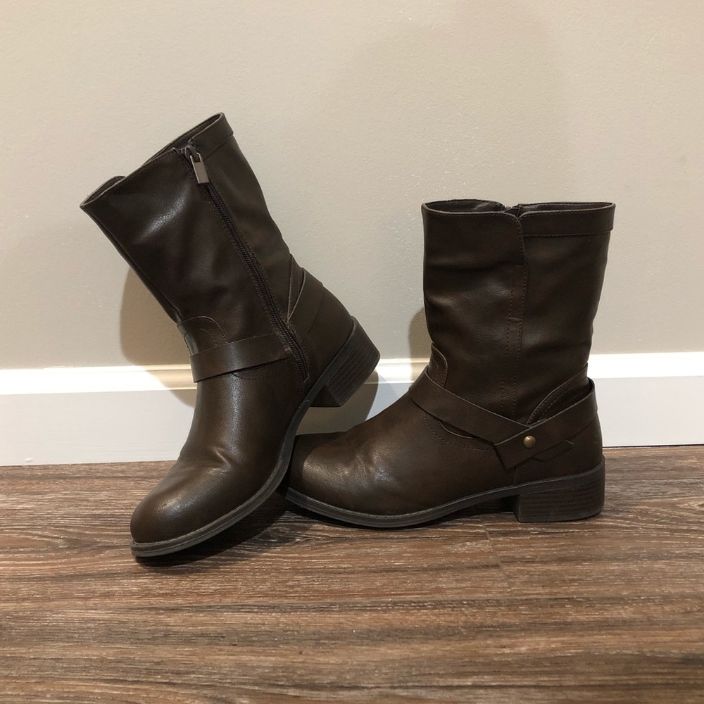 Short brown boots